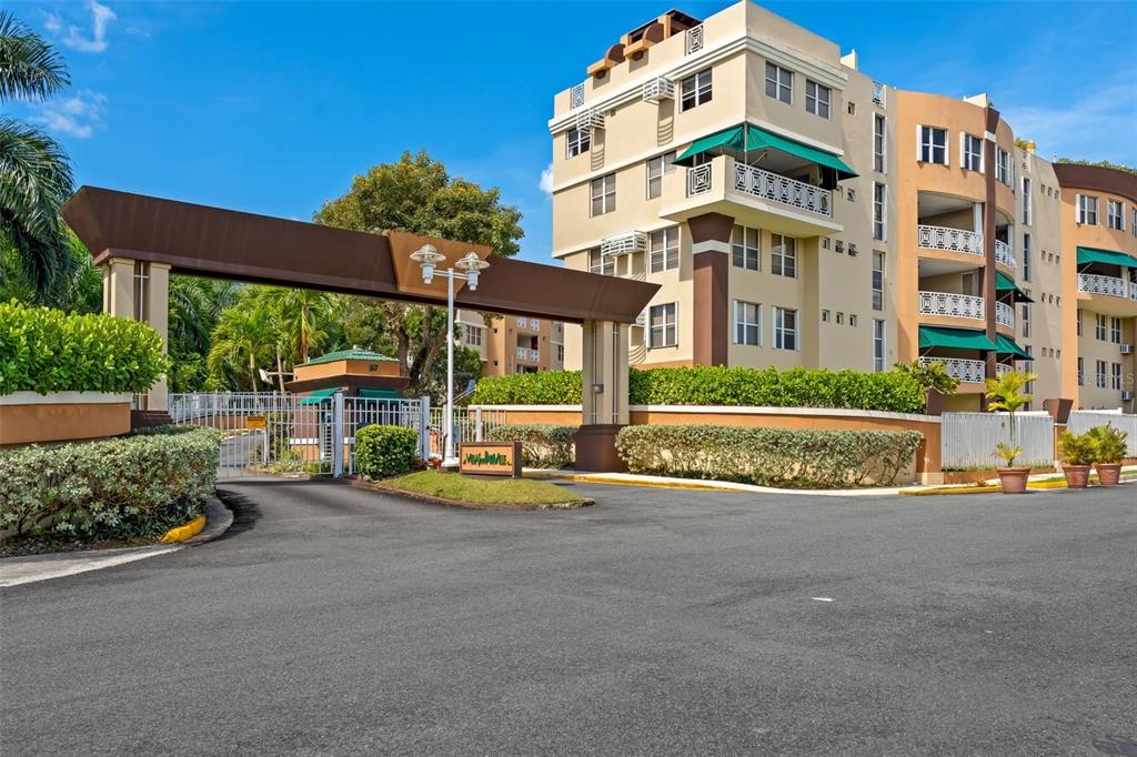 Ave Lopategui VILLAS DE PARKVILLE I UNIT PH