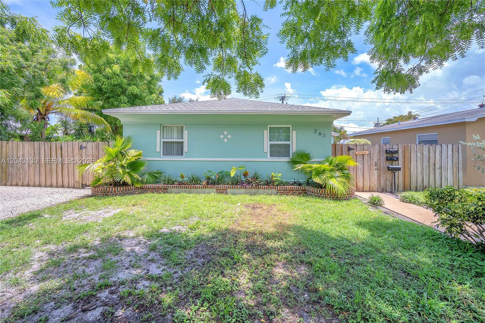 261 SW 15th St # 1, Dania Beach FL 33004