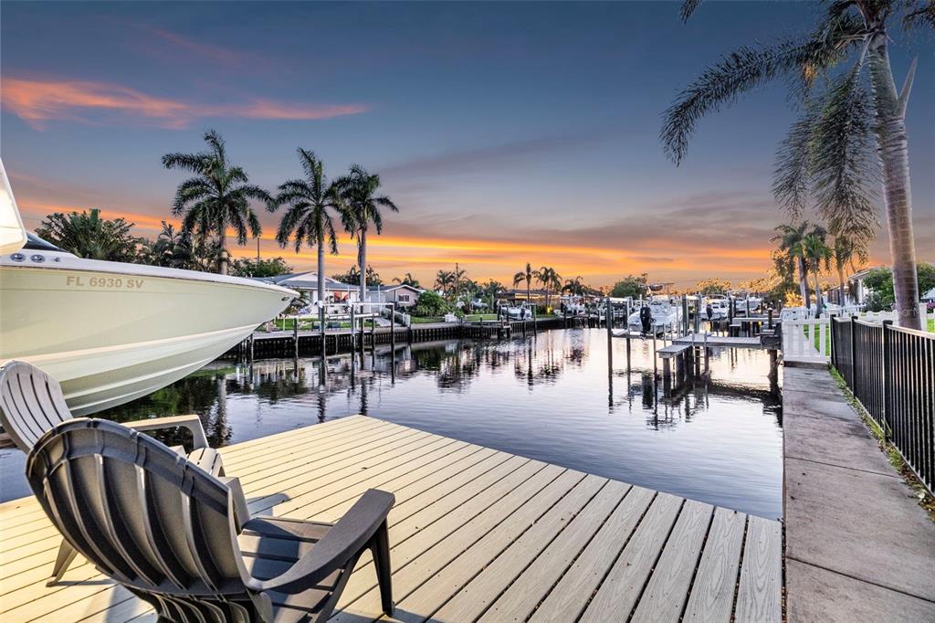 1472 47TH AVENUE NE, ST PETERSBURG, FL — photo 4 of 30