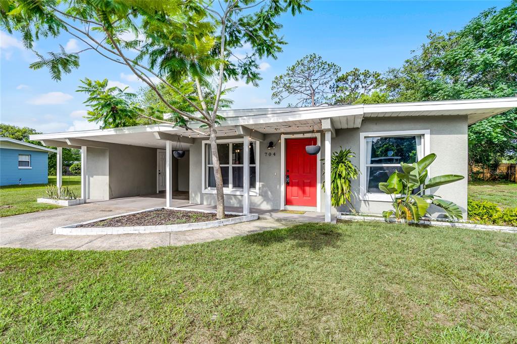704 BAYWOOD DRIVE