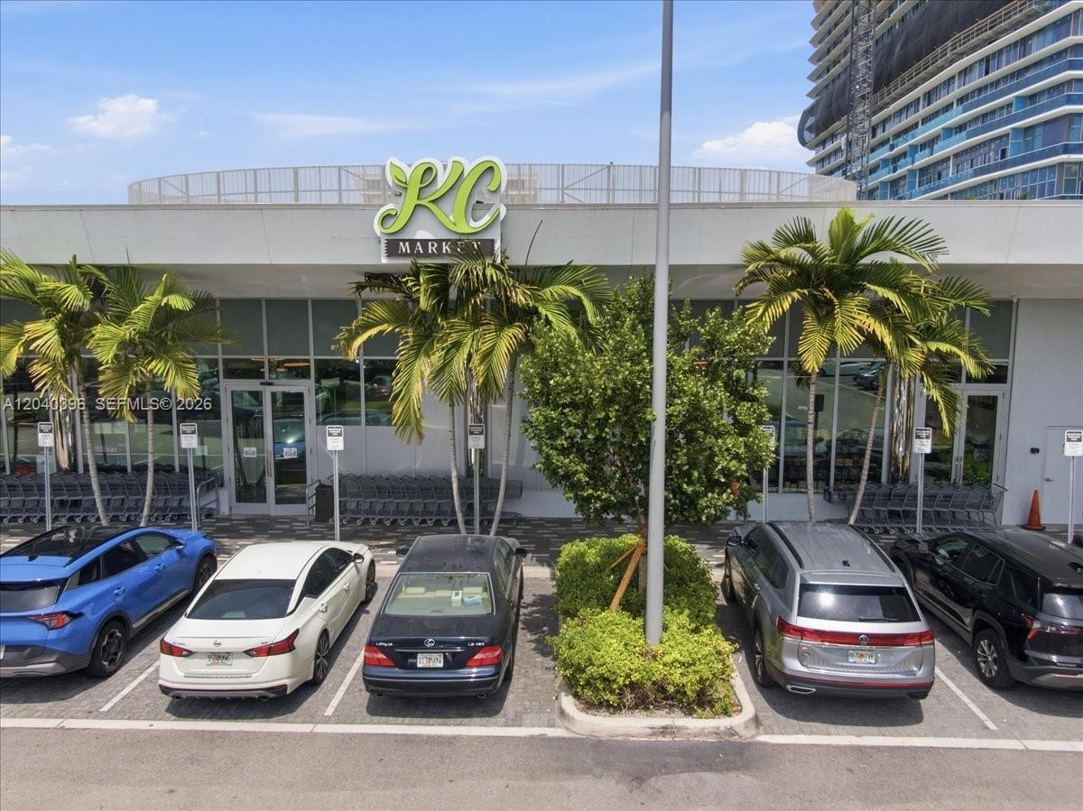 An exterior view of a market building with a parking lot in front — 1002 E Hallandale Beach Blvd # 101, Hallandale Beach FL 33009, HALLANDALE BEACH, FL