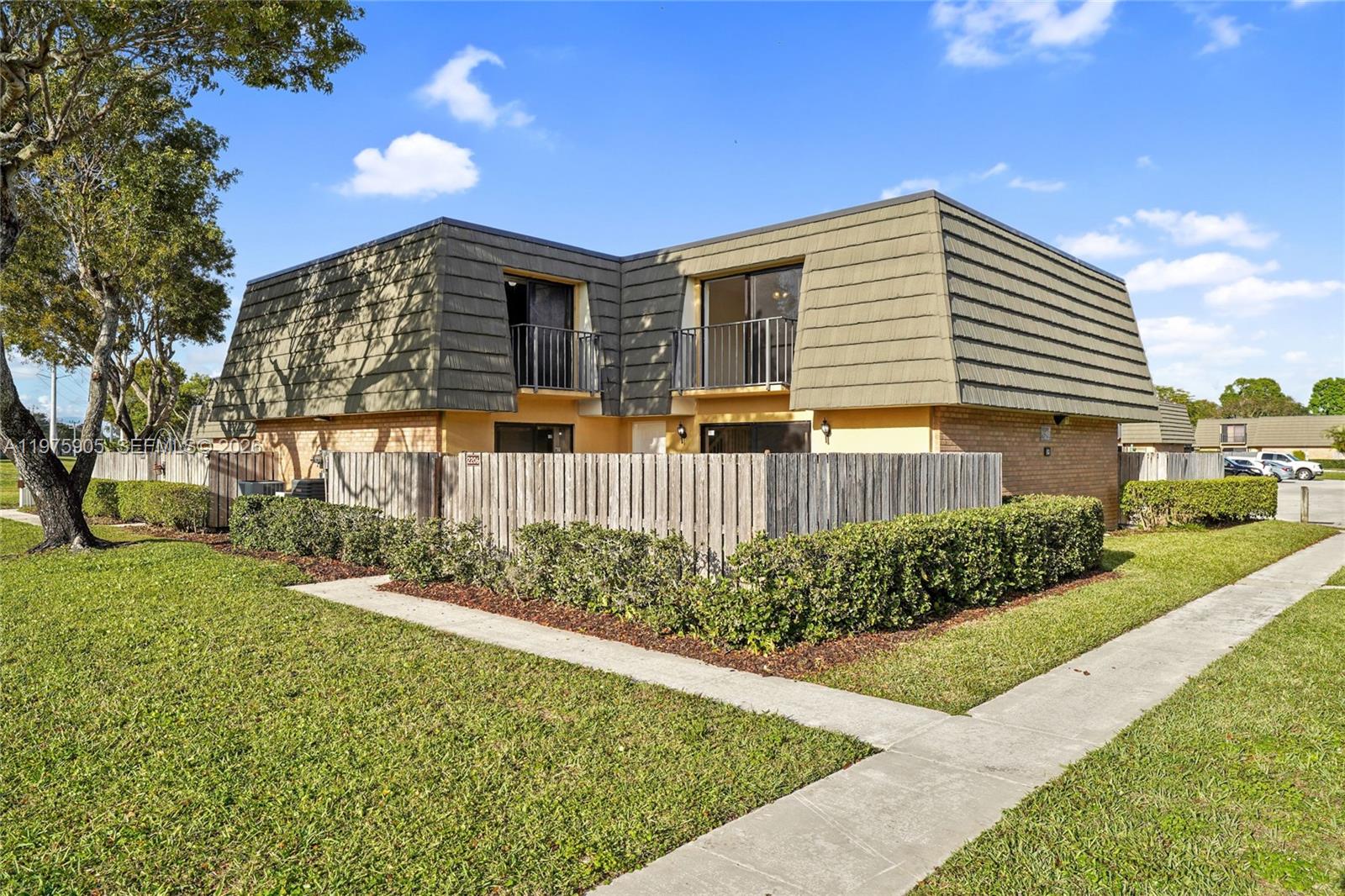 2206 22nd Way, West Palm Beach FL 33407
