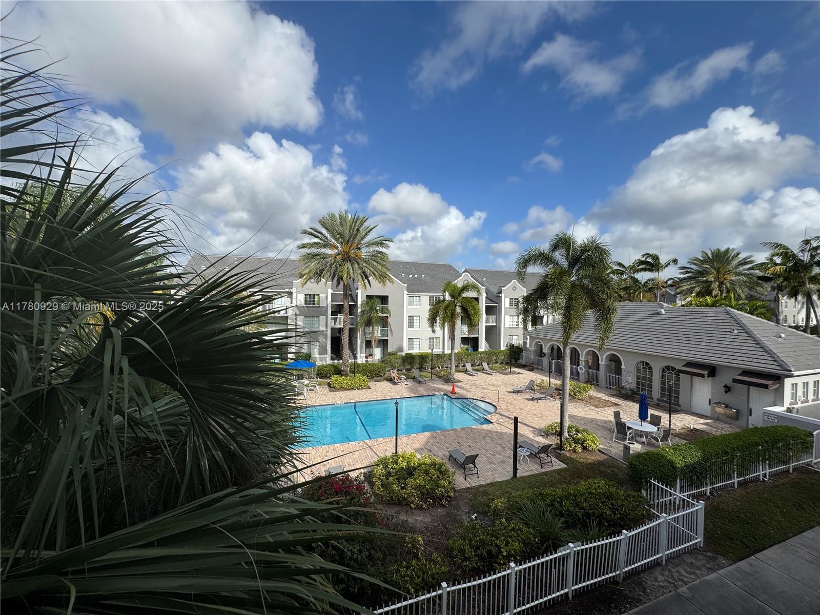 620 SW 111th Ave # 304, Pembroke Pines FL 33025
