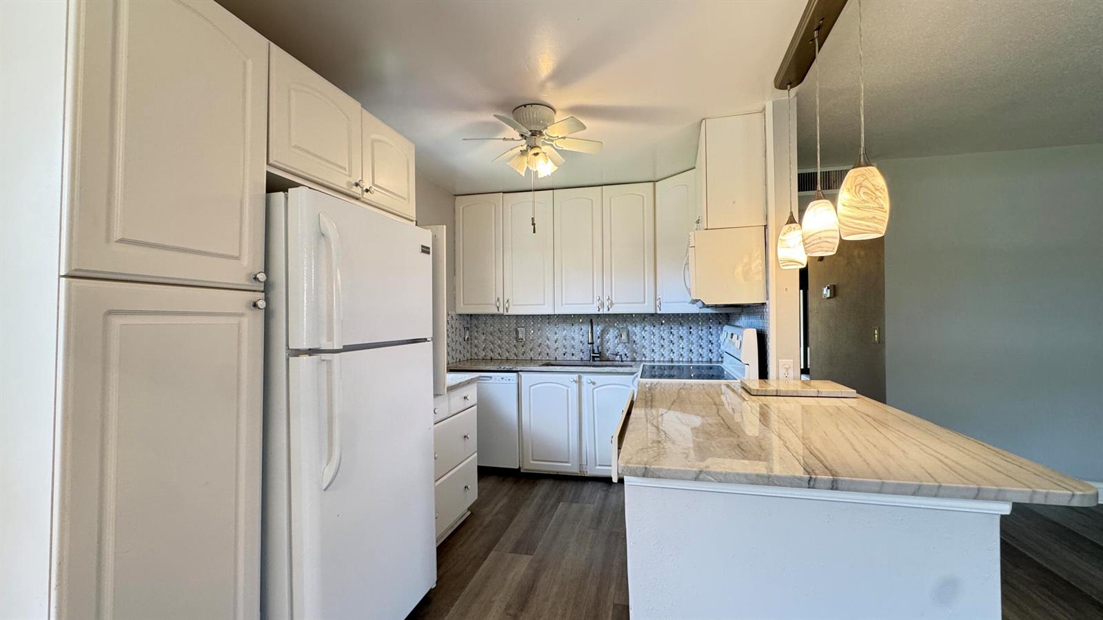 220 Seville J, Delray Beach FL 33446