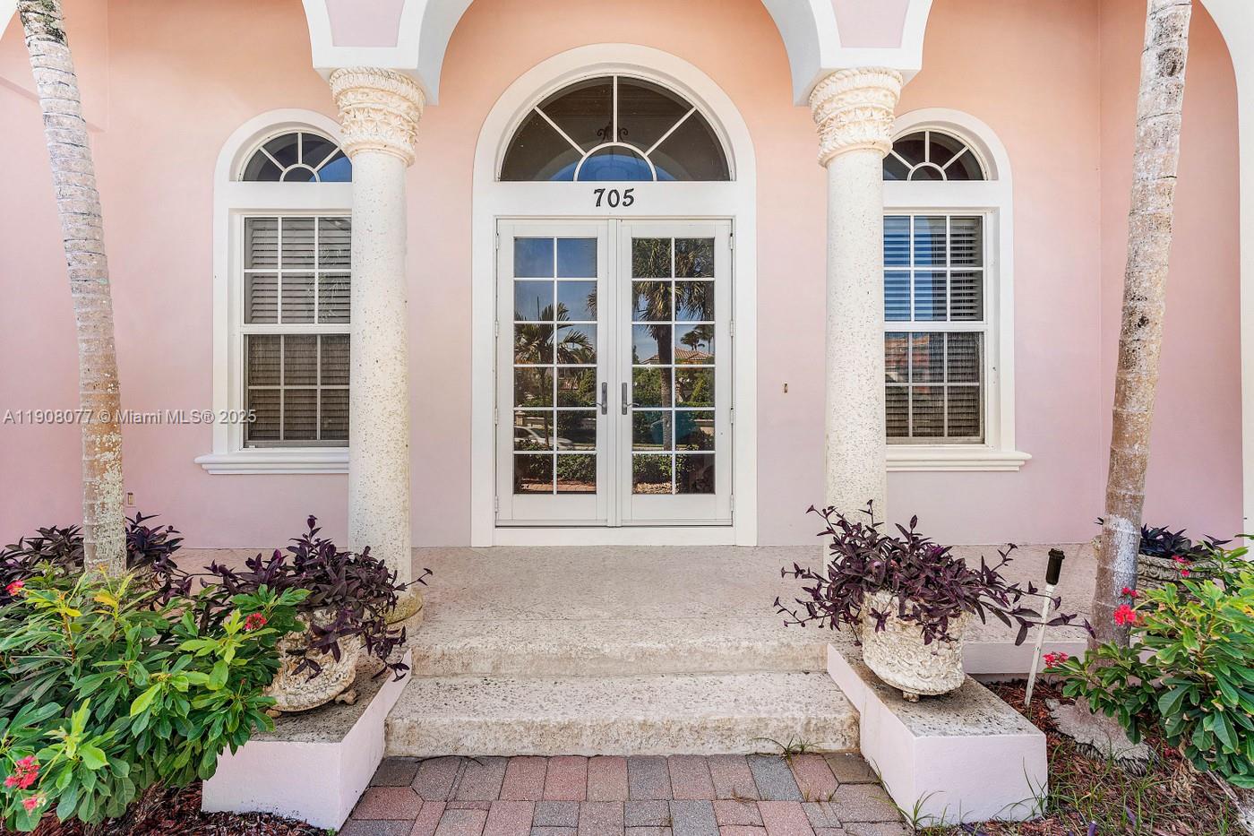 705 Ocean Dr, Juno Beach FL 33408