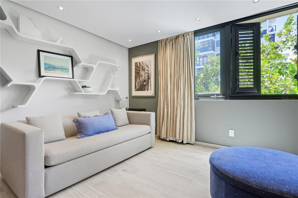 63 KINGS CT UNIT #3A