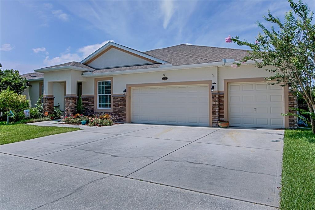 410 E VICTORIA TRAILS BOULEVARD