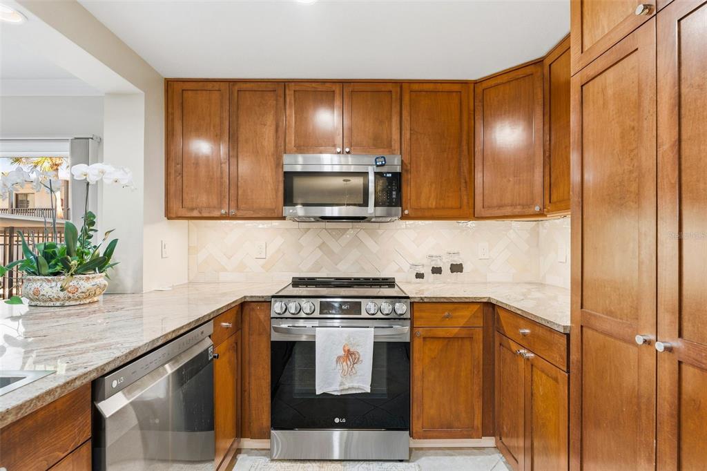 800 BENJAMIN FRANKLIN DRIVE UNIT 110, SARASOTA, FL — photo 4 of 30