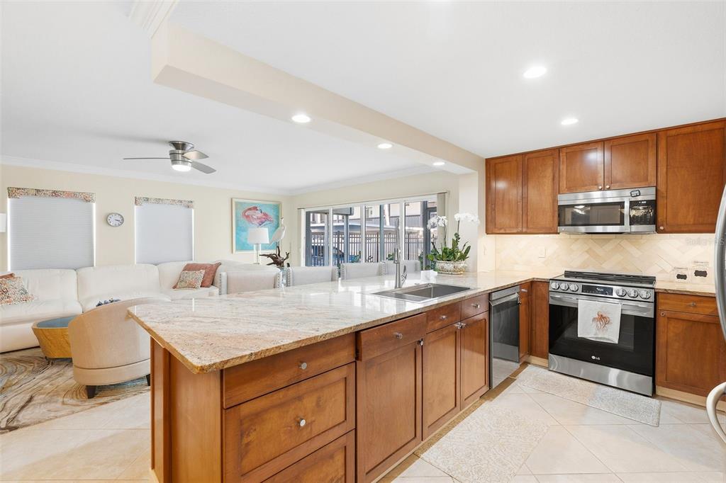 800 BENJAMIN FRANKLIN DRIVE UNIT 110, SARASOTA, FL — photo 5 of 30