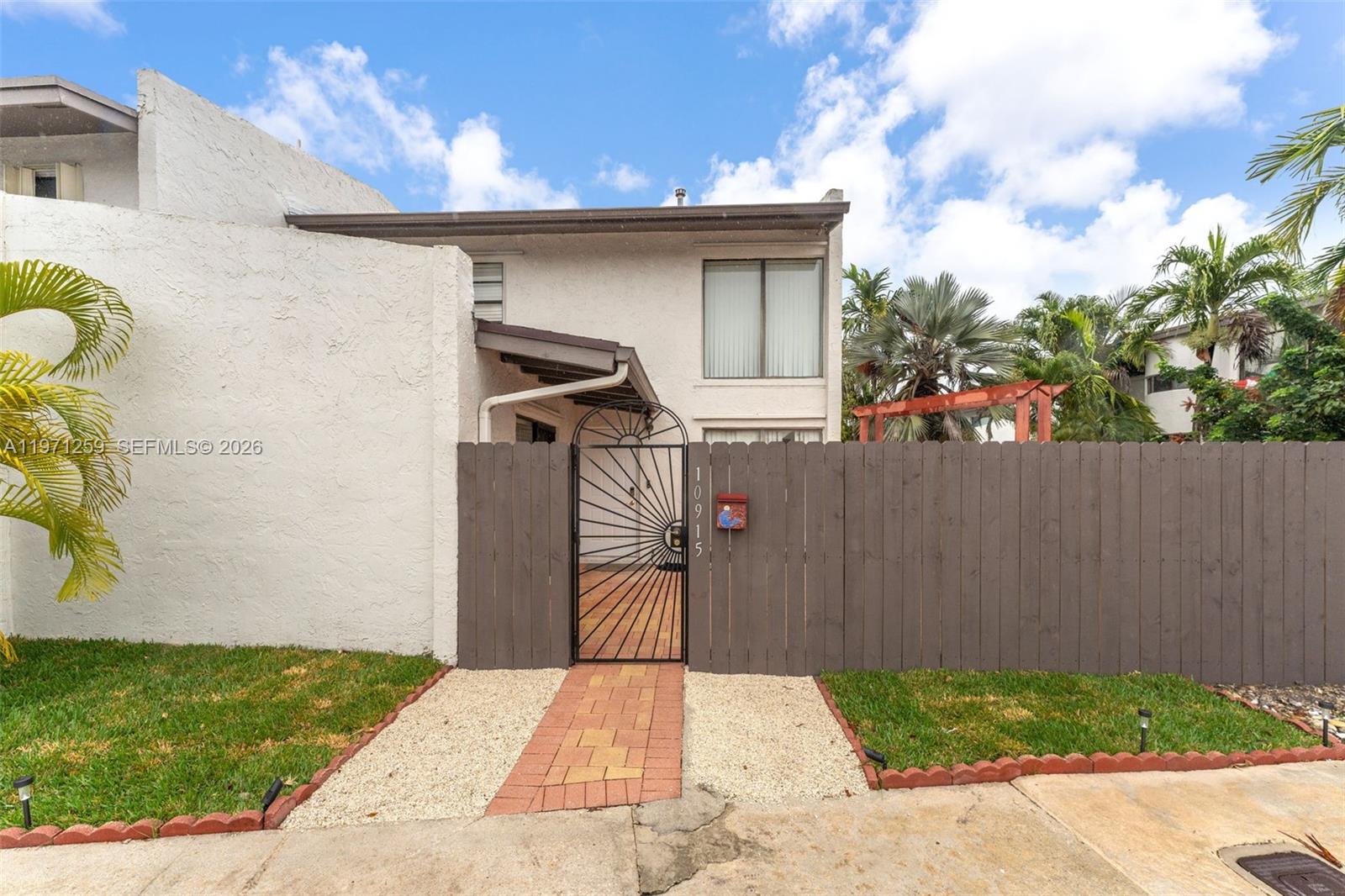 10915 SW 71st St, Miami FL 33173