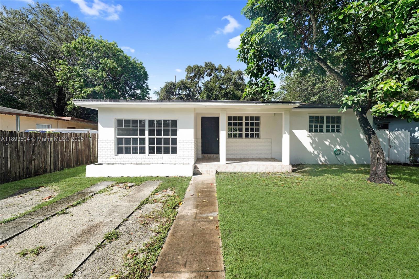 535 NE 162nd St, Miami FL 33162