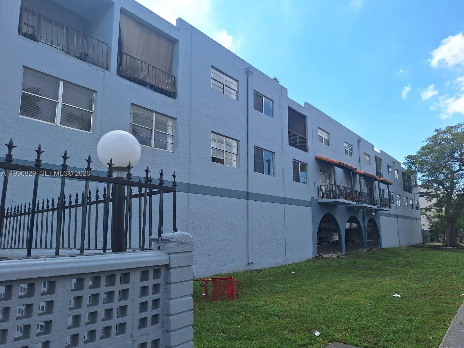 1300 W 53rd St # 35, Hialeah FL 33012