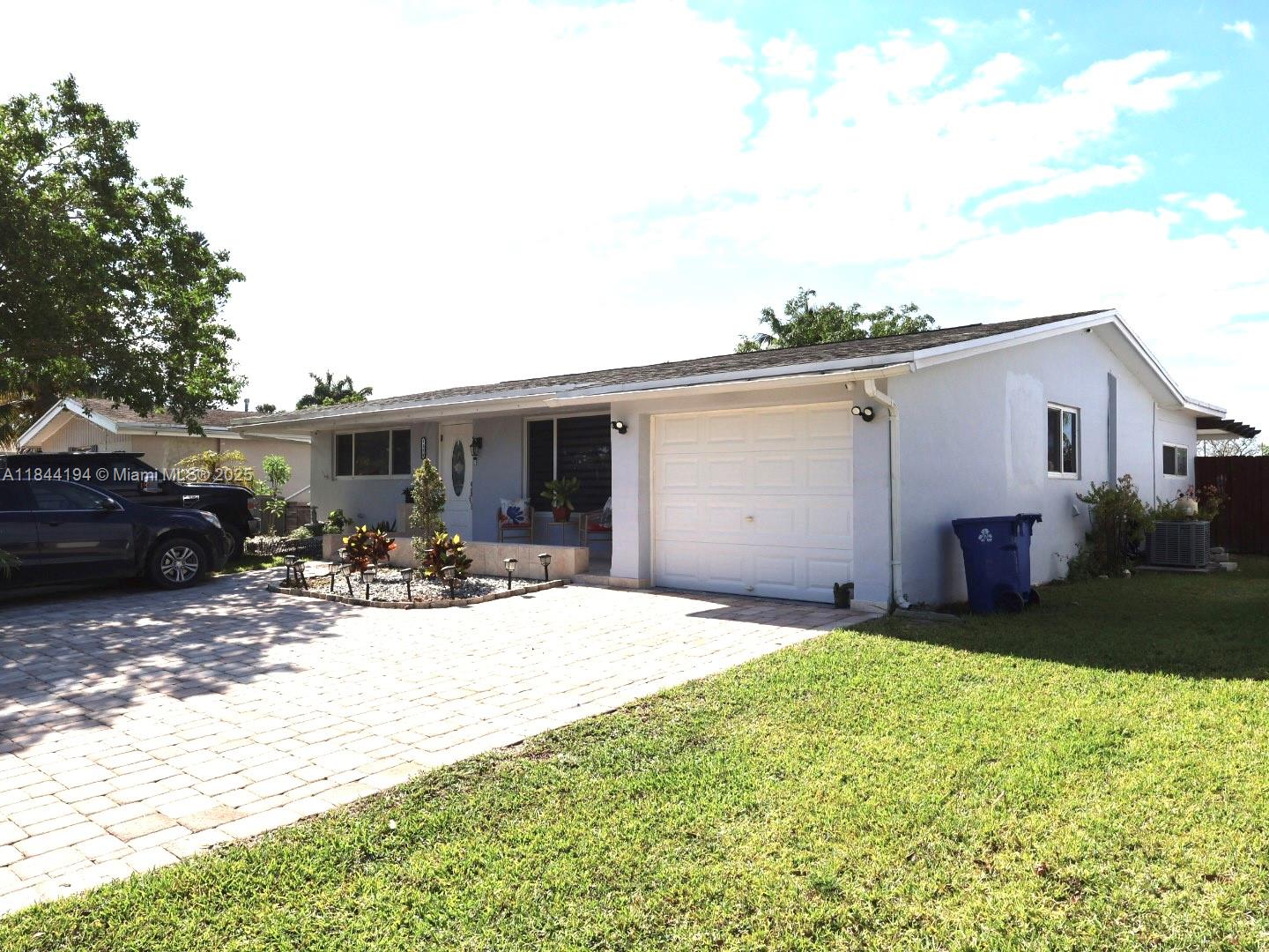 9170 NW 24th Pl, Sunrise FL 33322