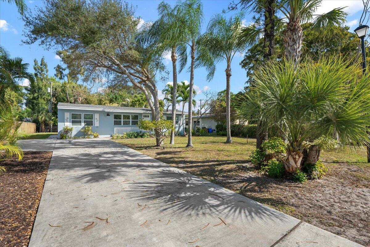 2585 Lorraine Court, North Palm Beach FL 33403