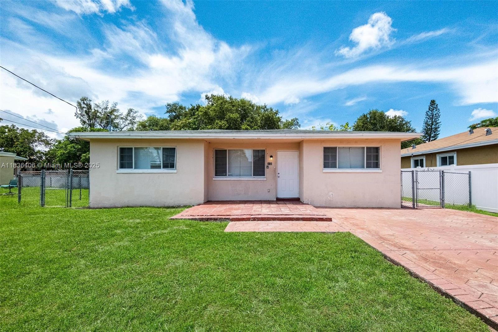 312 SW 2nd Ter, Hallandale Beach FL 33009