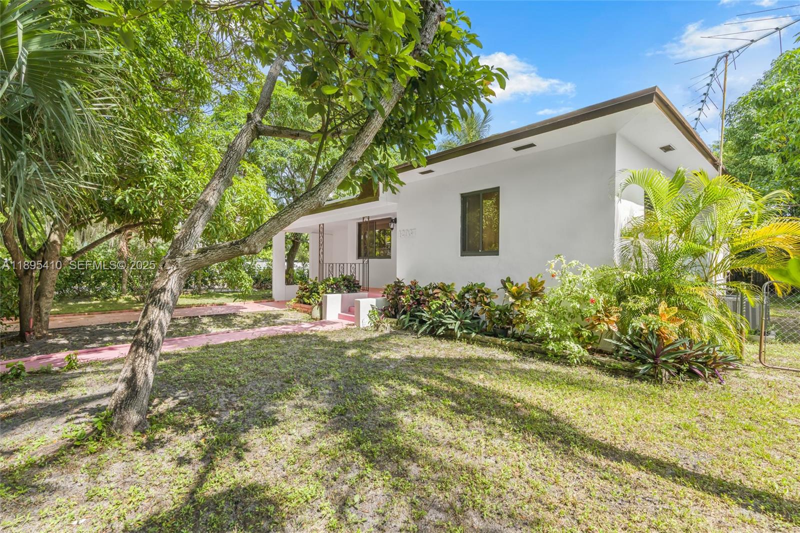 12037 NW 8th Ave, North Miami FL 33168