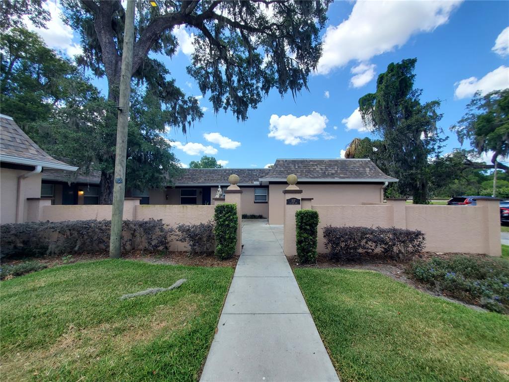 107 W CLAY AVENUE UNIT 4