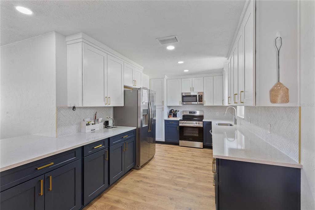 1715 THOMAS DRIVE, CLEARWATER, FL — photo 4 of 24