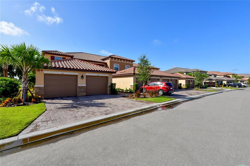 13732 MESSINA LOOP UNIT 201, BRADENTON, FL — photo 4 of 30