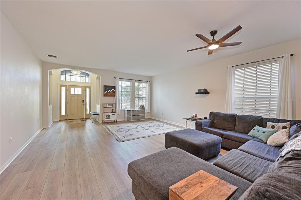 8852 FOUNDERS CIRCLE, PALMETTO, FL — photo 2 of 27