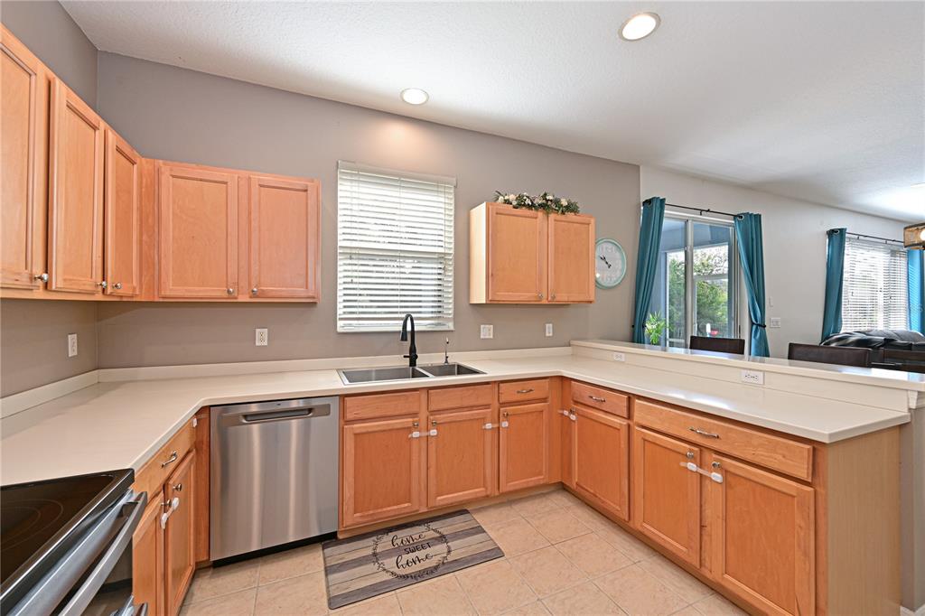 8852 FOUNDERS CIRCLE, PALMETTO, FL — photo 5 of 27
