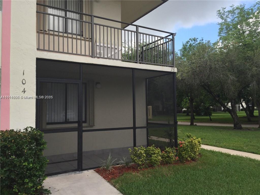 415 Lakeview Dr # 104, Weston FL 33326