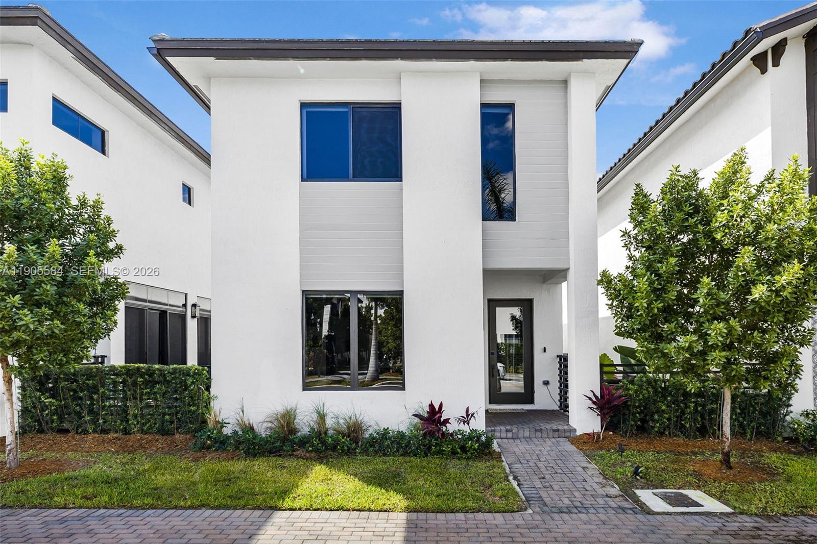 8156 NW 43rd St, Doral FL 33166