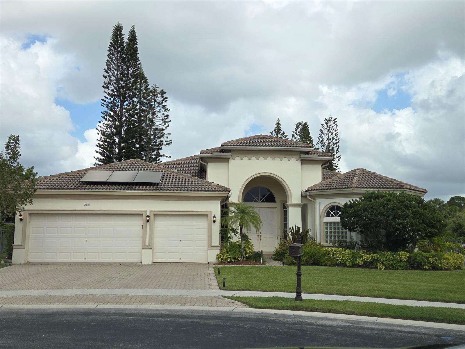 2926 E Fontana Court, Royal Palm Beach FL 33411
