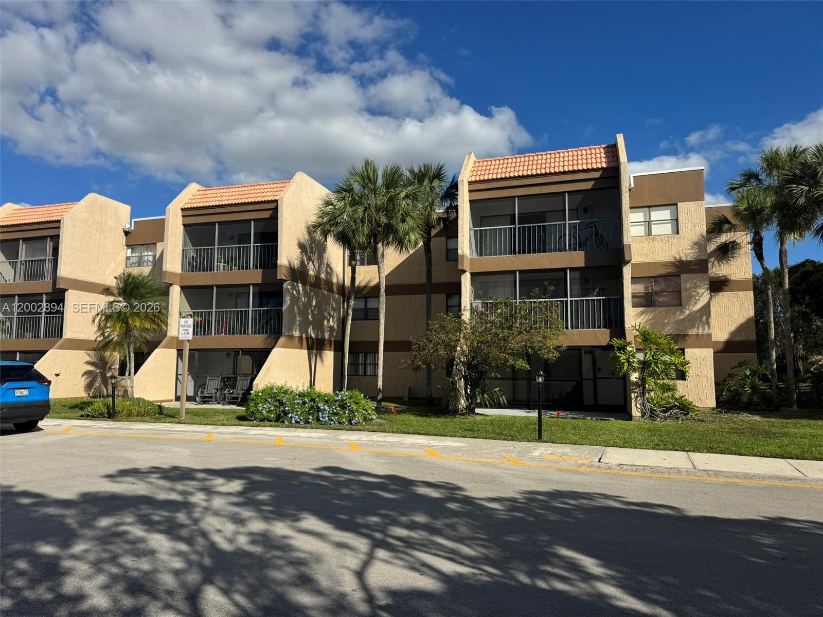 240 Lakeview Dr # 112, Weston FL 33326