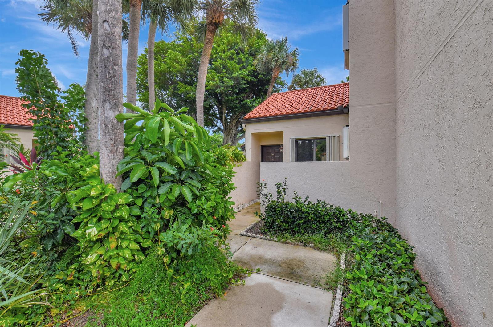 22 Via De Casas Sur # 101, Boynton Beach FL 33426