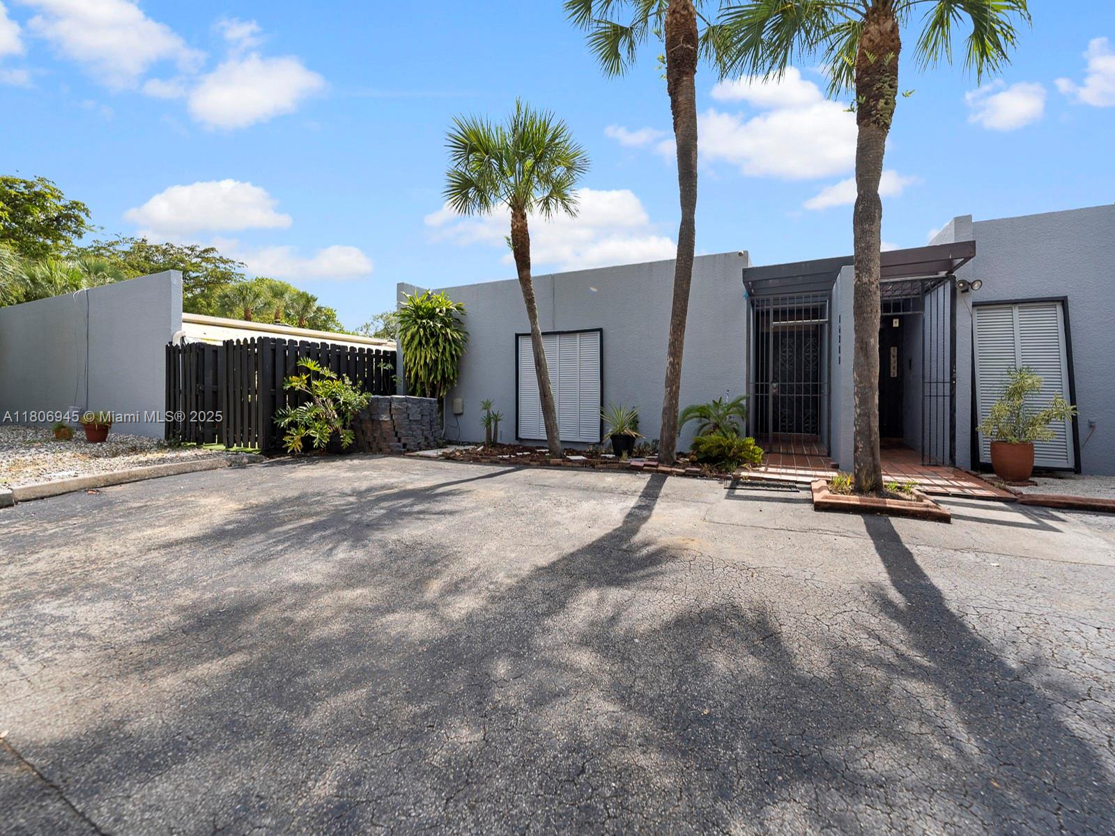 16380 Briar Patch Pl, Miami Lakes FL 33014