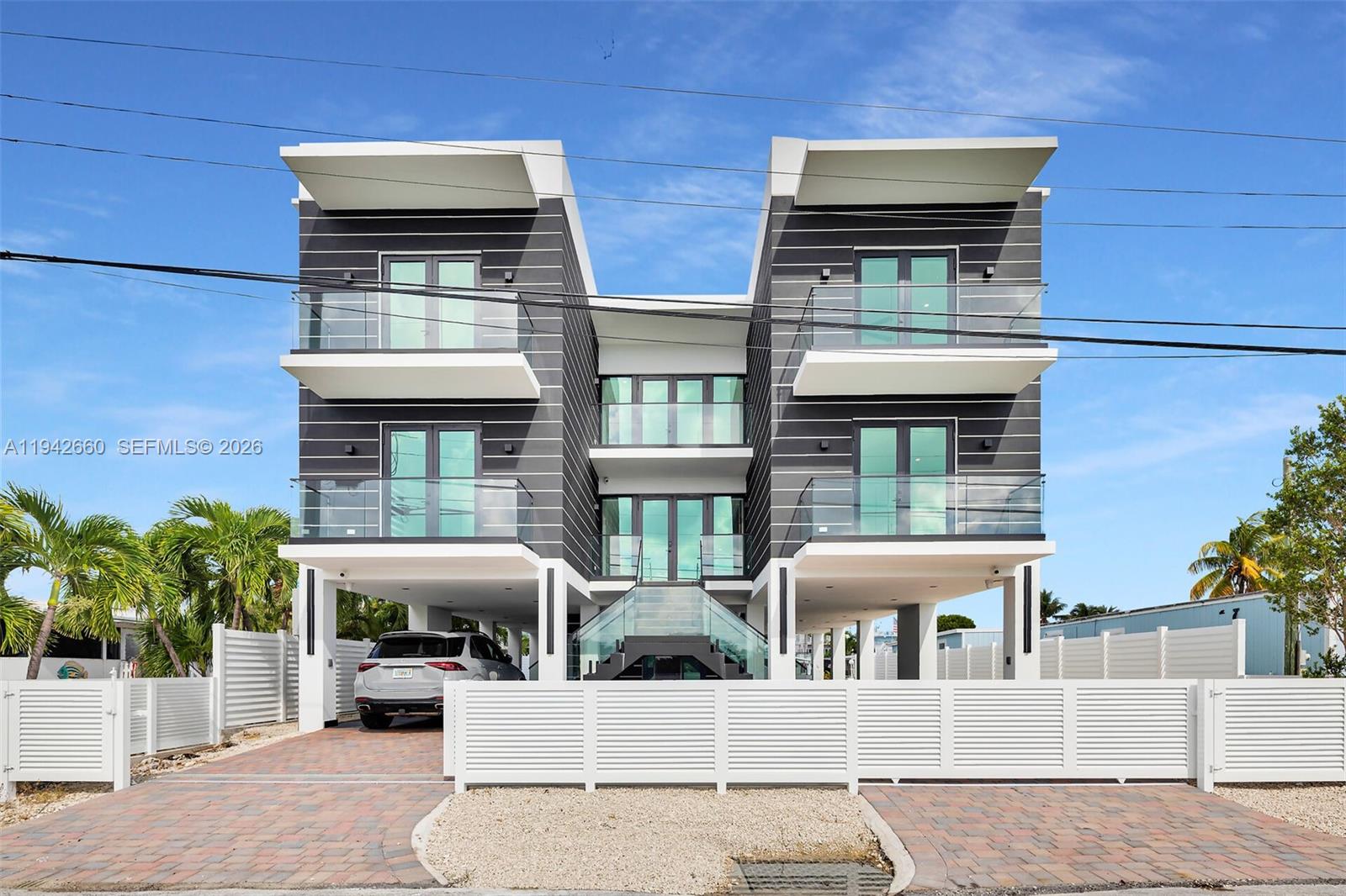 141 Grassy Rd, Key Largo FL 33037