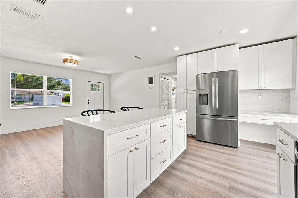 933 41ST AVENUE NE, ST PETERSBURG, FL — photo 4 of 30