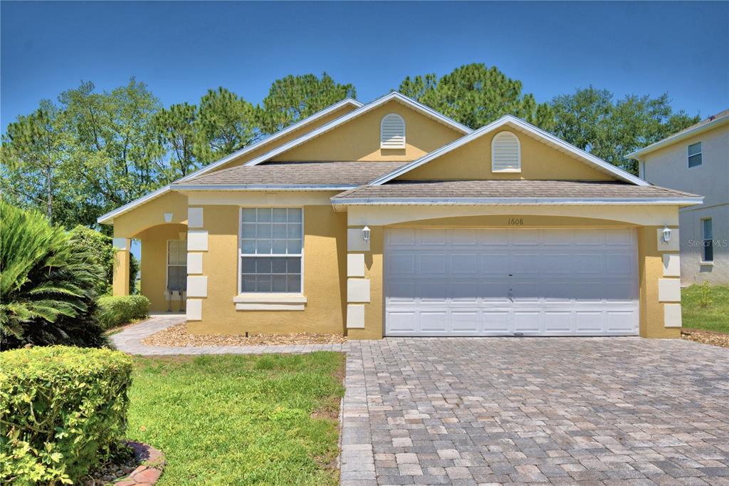 1608 FOREST HILLS LANE