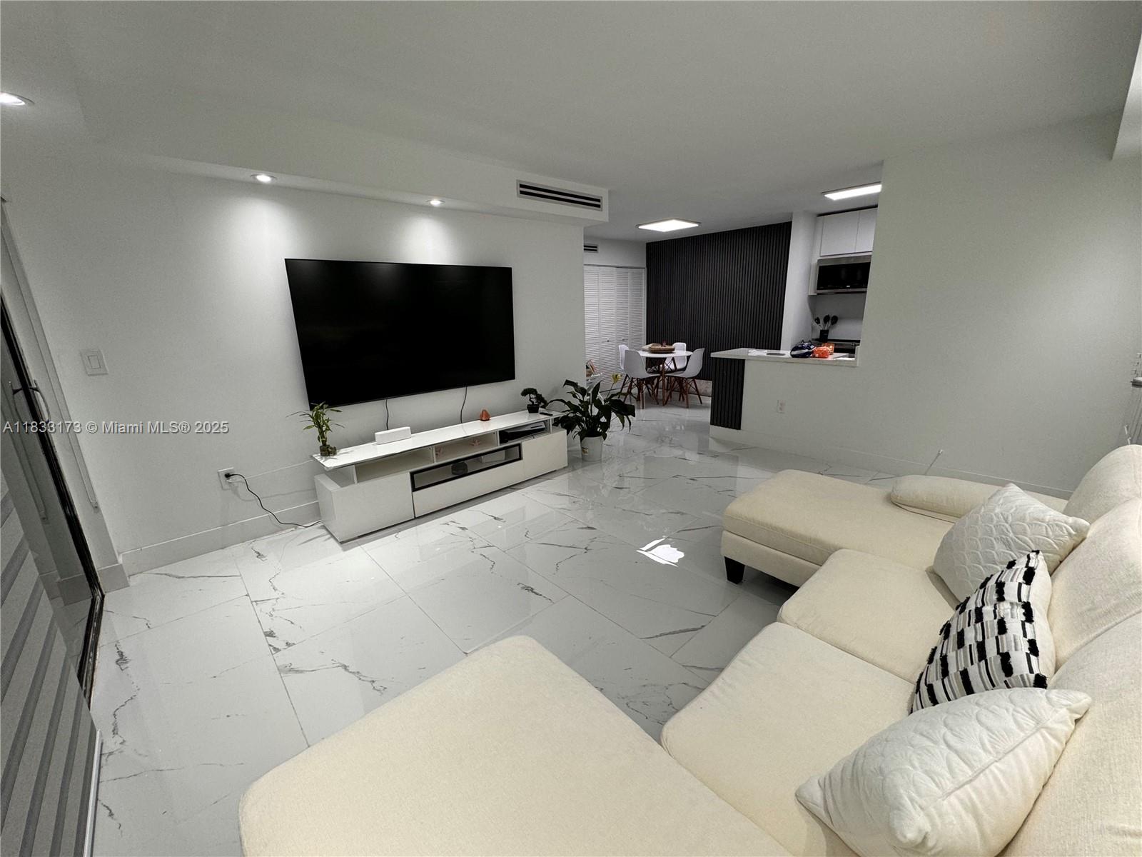 7135 NW 179th St # 211, Hialeah FL 33015