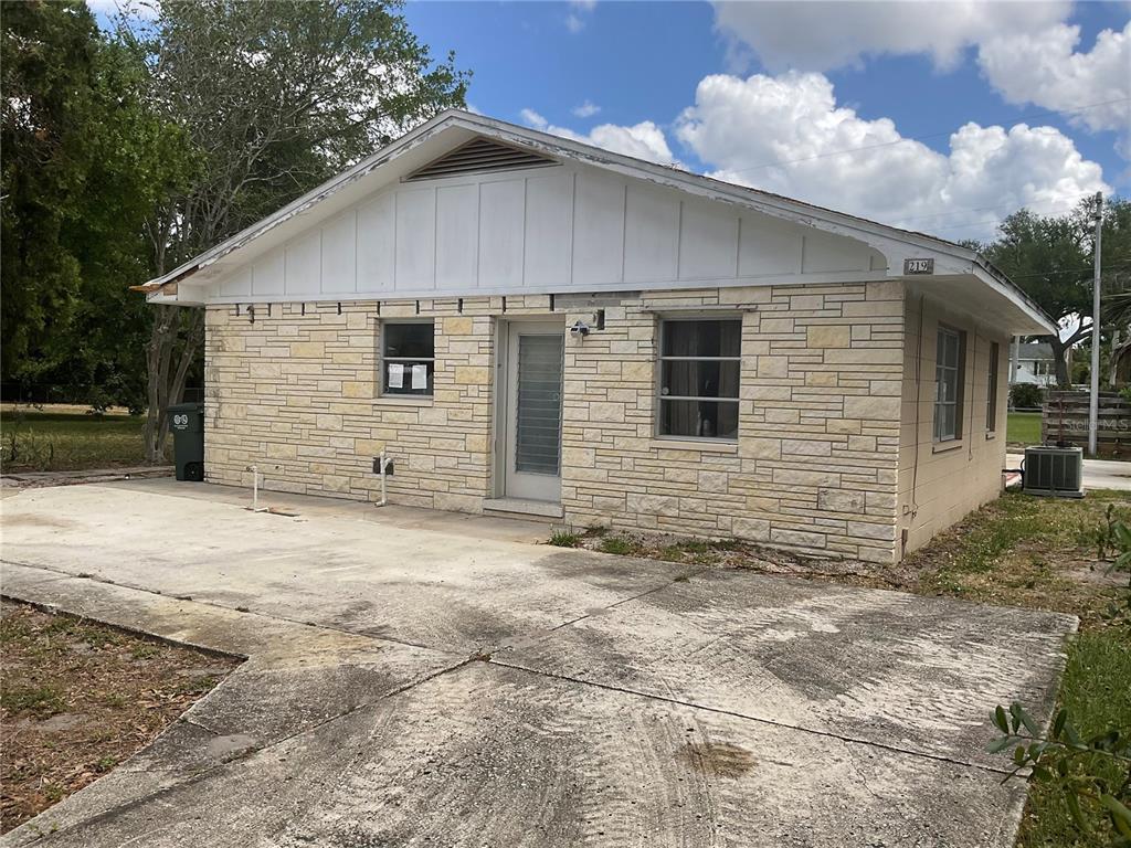 219 27TH STREET W
