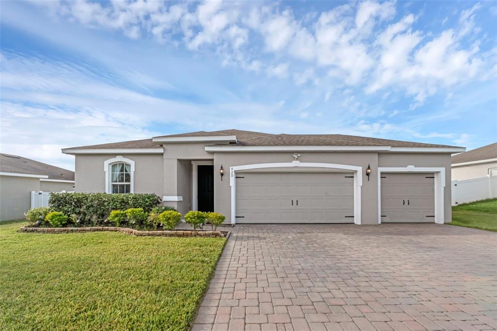 920 GLAZEBROOK LOOP