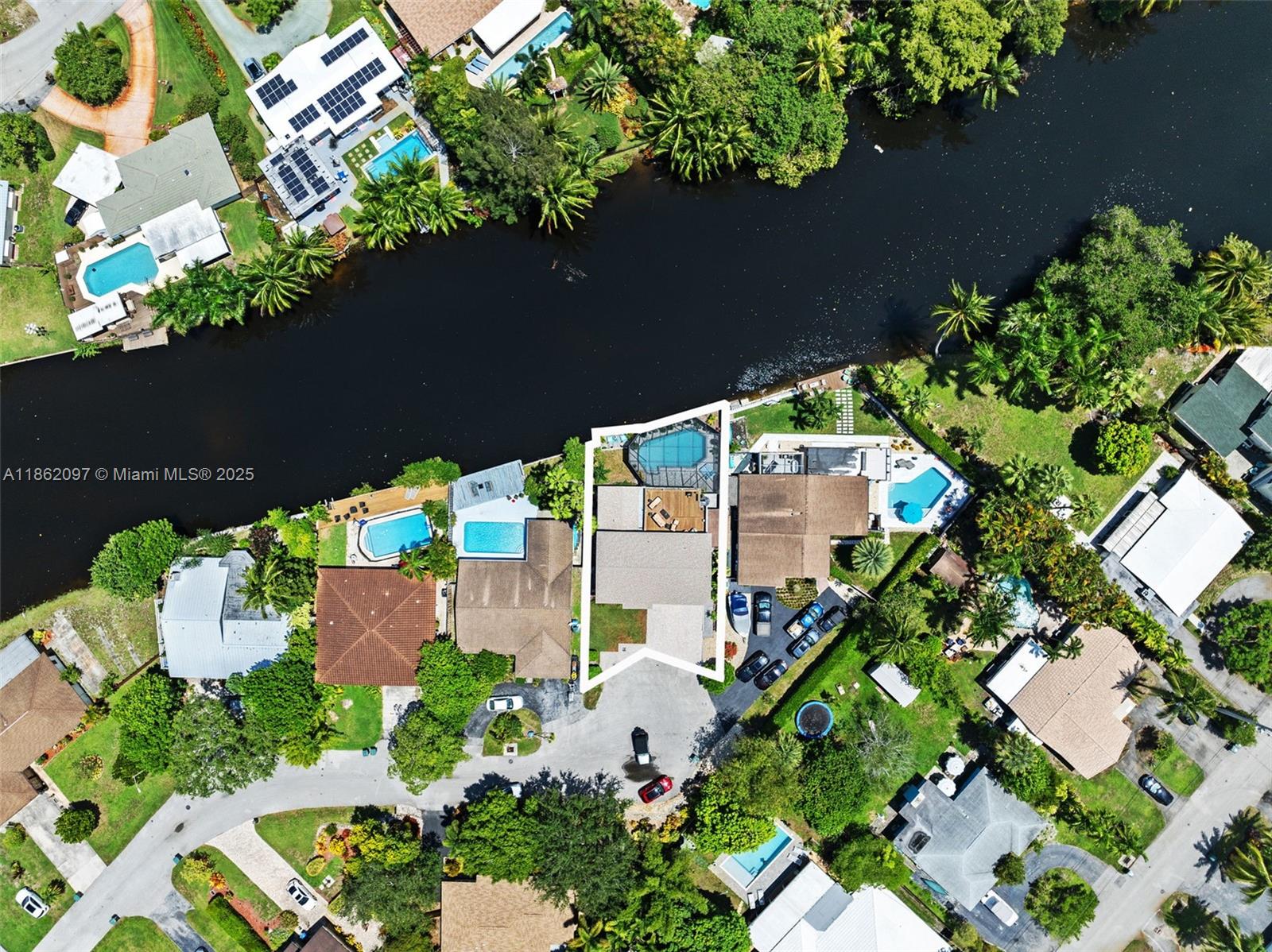 735 NW 35th St, Oakland Park FL 33309