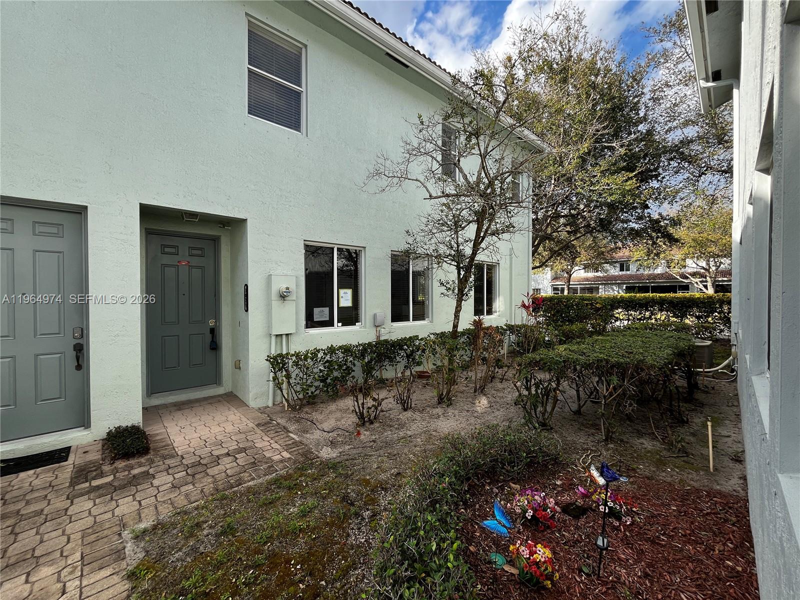 3021 Laurel Ridge Cir, Riviera Beach FL 33404