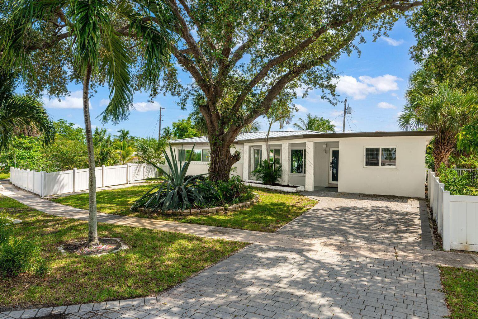 2298 NE 4th Avenue, Boca Raton FL 33431