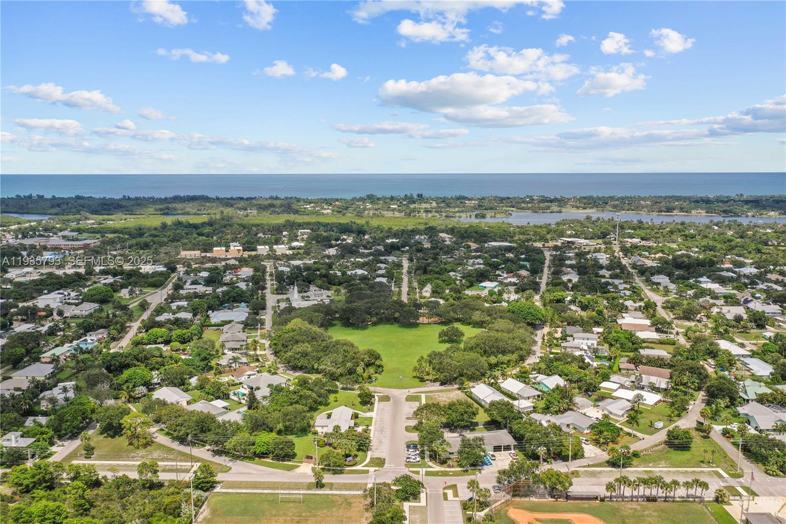 9035 SE Athena St, Hobe Sound FL 33455