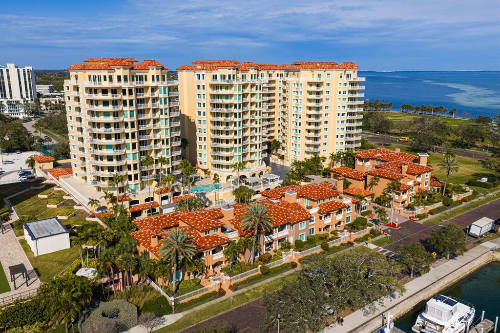 555 5TH AVENUE NE UNIT PH1