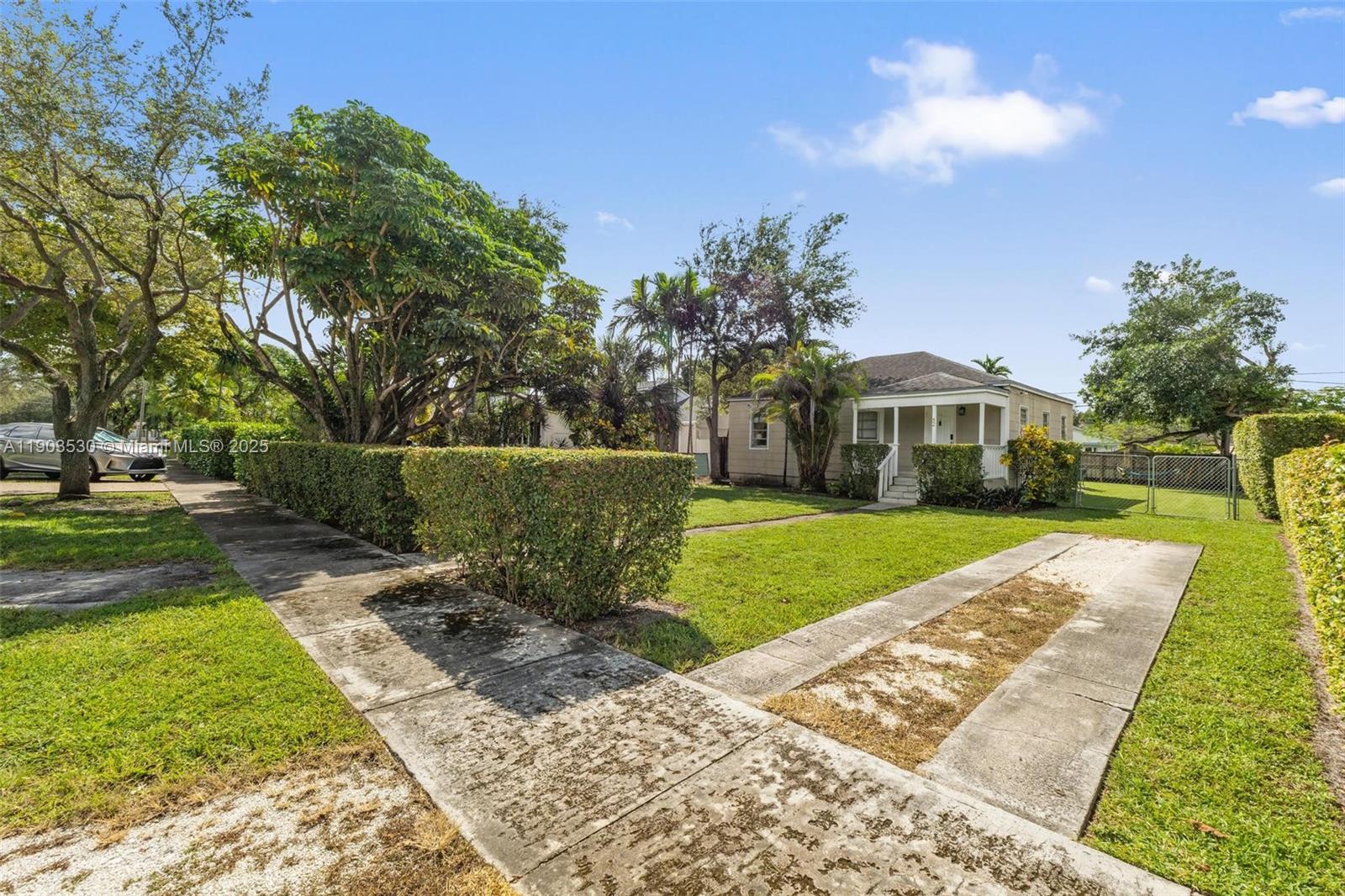 52 Flagler Dr, Miami Springs FL 33166