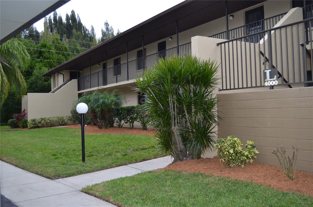 4000 OAKVIEW DRIVE UNIT L8