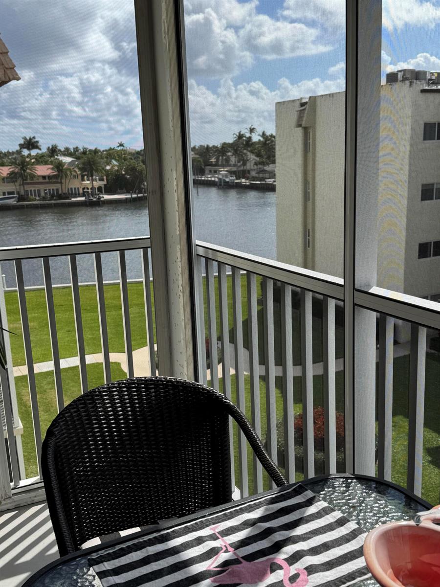 A kitchen features white cabinets, stainless steel appliances, a sink, and light wood-look flooring — 650 Snug Harbor Drive # G407, Boynton Beach FL 33435, BOYNTON BEACH, FL