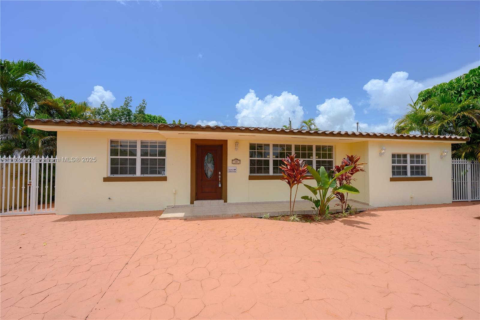 30 E 52nd Pl, Hialeah FL 33013