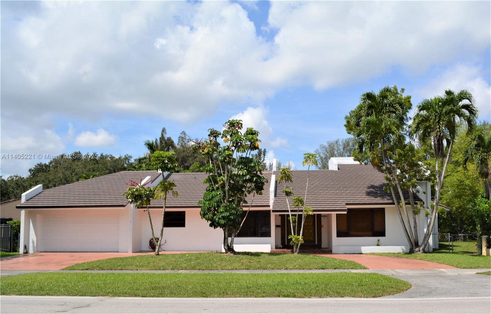 34 S Royal Poinciana Blvd, Miami Springs FL 33166