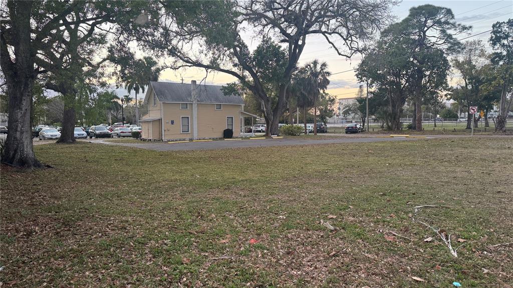 1505 6TH AVENUE W, BRADENTON, FL — photo 2 of 7
