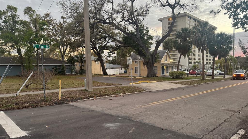 1505 6TH AVENUE W, BRADENTON, FL — photo 3 of 7