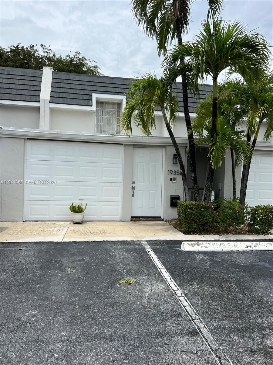 19358 Bobolink Dr, Hialeah FL 33015